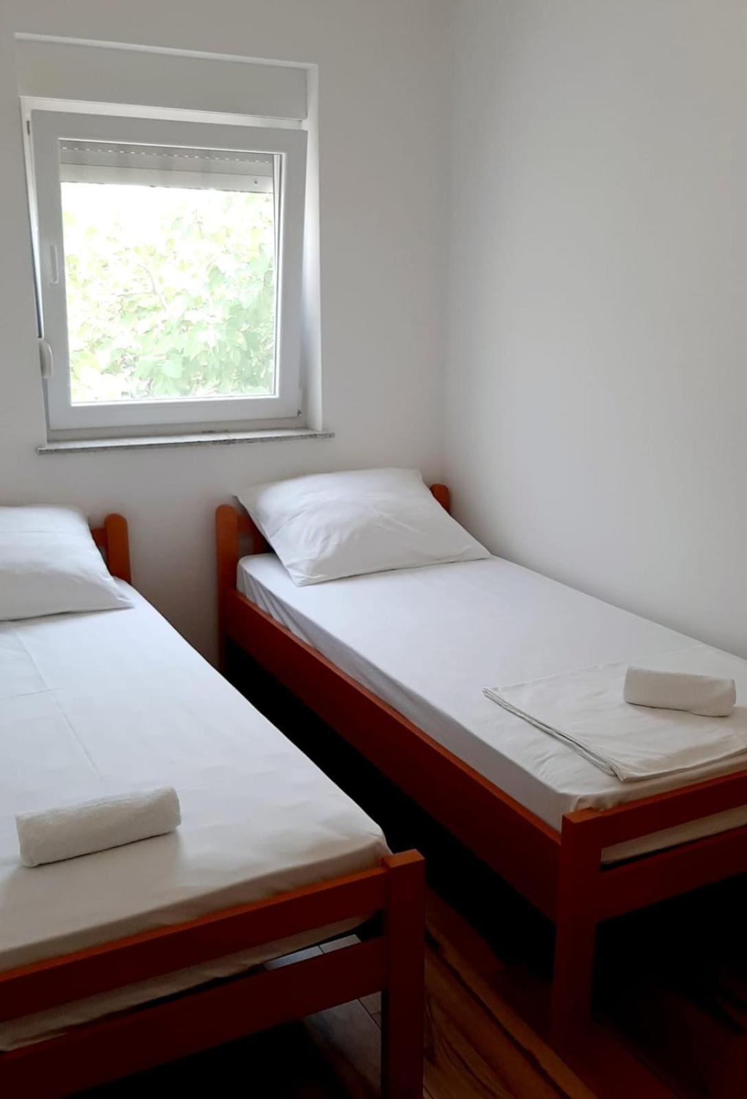 Apartments Maretic Mandre Bilik gambar