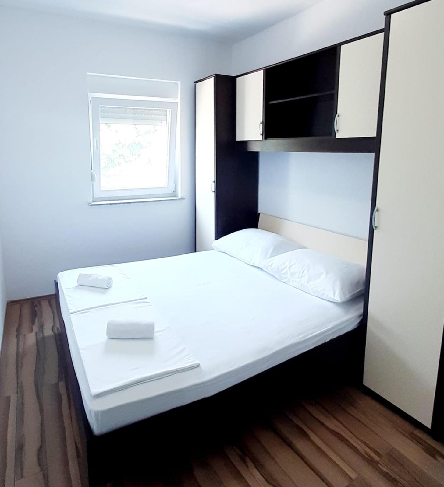Apartments Maretic Mandre Bilik gambar